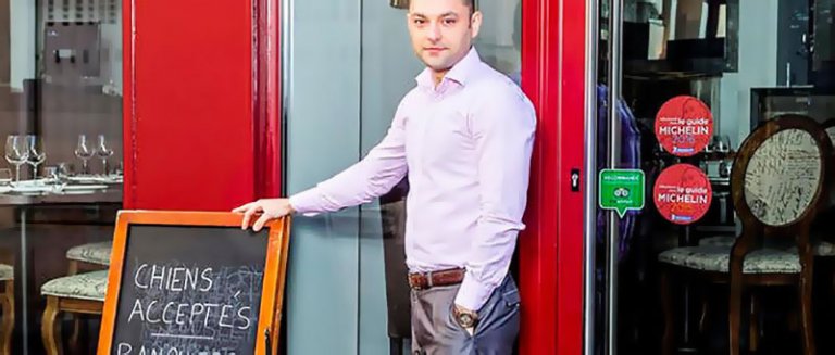 펫 프랜들리: 개는 받지만 은행원은 받지 않는 파리의 어느 식당