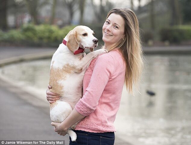 개를 구하려고 꽁꽁 언 호수에 뛰어든 여자